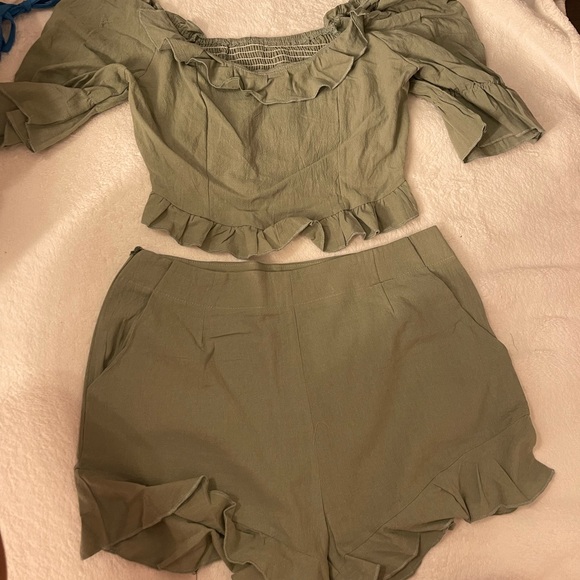 Clothes - Picture 16 of 16